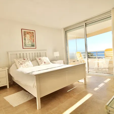 The Penthouse アパート *