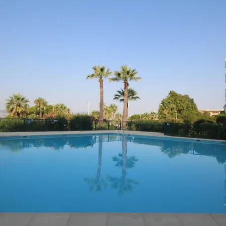 The Penthouse アパート *