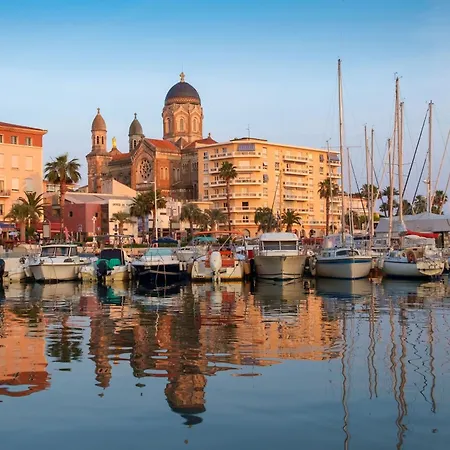 The Penthouse アパート *