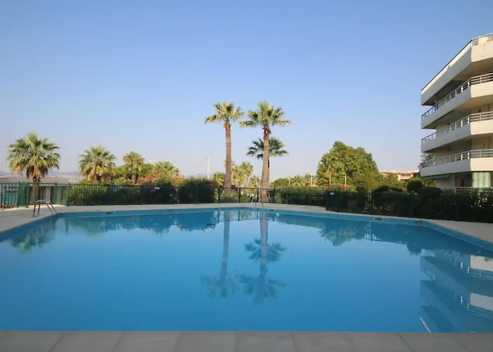 The Penthouse דירה *