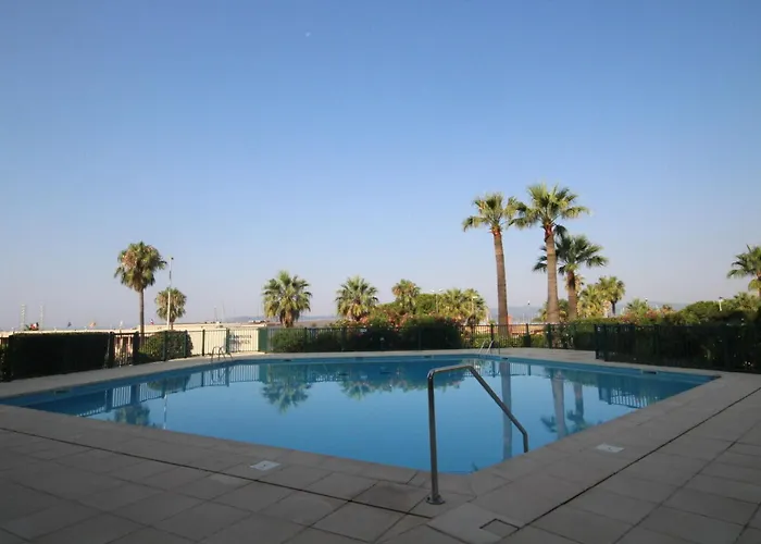 The Penthouse דירה